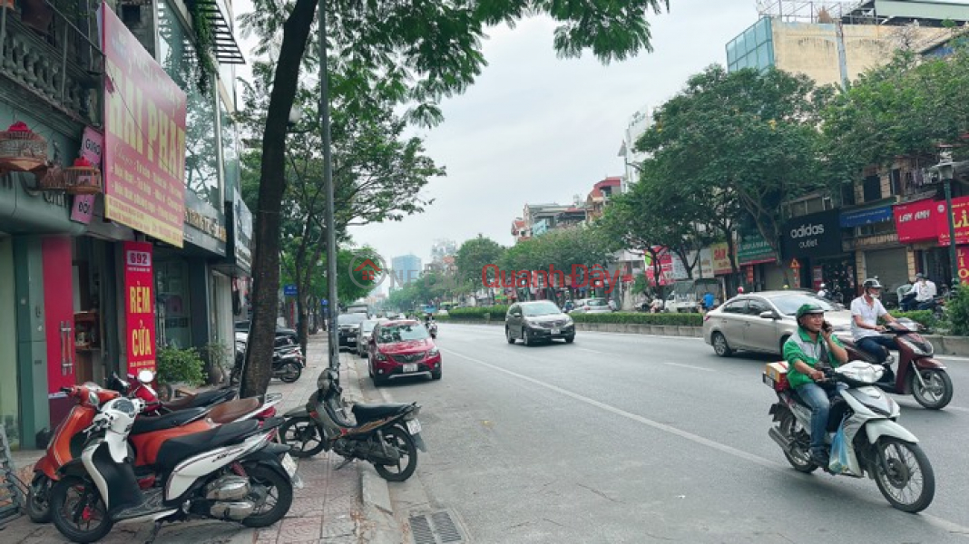 Bán nhà C4 mặt phố Nguyễn Văn Cừ 71m vỉa hè rộng, kinh doanh chỉ hơn 13 tỷ còn thương lượng. LH 0936123469 Niêm yết bán