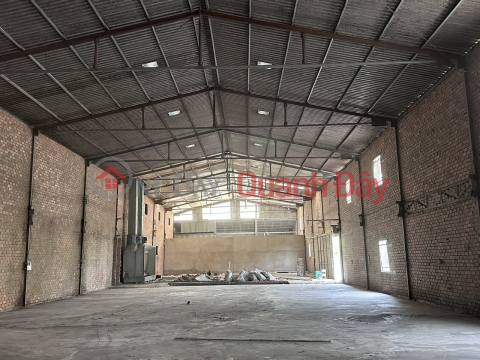 Warehouse for rent on Le Van Luong street, 1300m2, price 65 million VND _0