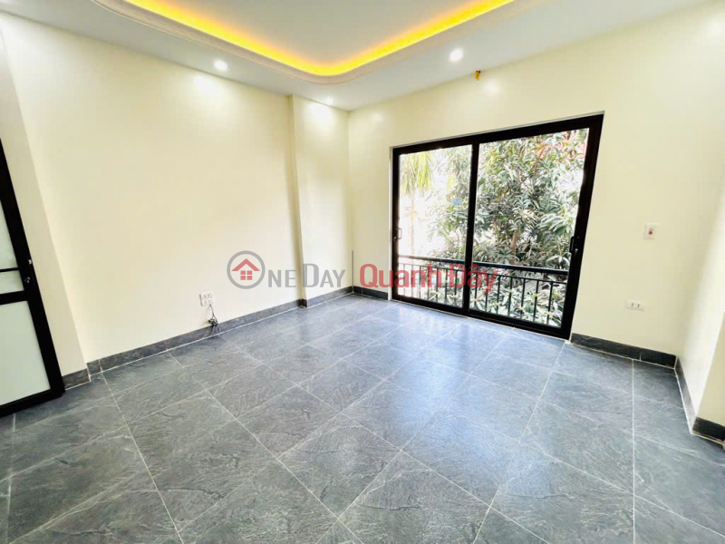 Bán nhà 5 tầng, 35m², Lĩnh Nam, Hoàng Mai, 6.85 tỷ, sổ đỏ, ô tô đỗ cửa qua nhà, gần trường đại học Việt Nam Bán đ 6,85 tỷ