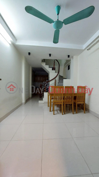 2.x billion house 5 floors 40m, car parked at the gate of Thach Ban's house Dan Construction is very sure just to stay, goodwill owner Sales Listings