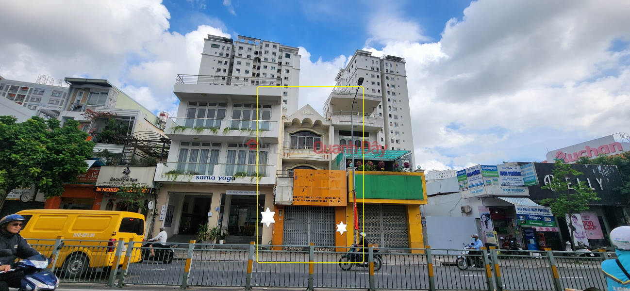 Property Search Vietnam | OneDay | Residential Rental Listings | House for rent on Luỹ Bán Bích street, 100m², Tân Phú District - 3 floors, 39 million VND - near the intersection.