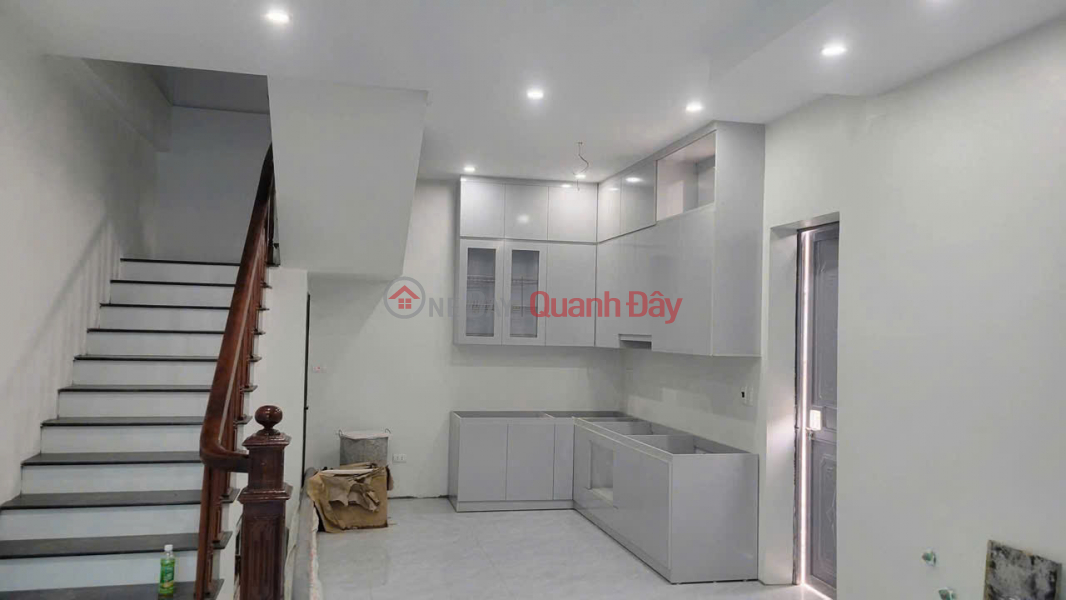 Brand new 3-story house, perfect for Tet (Lunar New Year). Located in Thon Doai, Nam Hong, Dong Anh. Two sides open, parking available. Sales Listings
