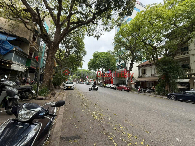CỰC HIẾM - MẶT PHỐ TRẦN HƯNG ĐẠO _ HOÀN KIẾM.
DT 390M NHÀ 2 TẦNG MẶT TIỀN 9,5M CHỈ 380 TỶ 
BT LOẠI 3 Niêm yết bán