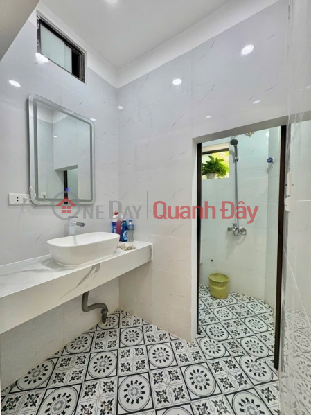 đ 4.5 Billion CHUA LANG COLLEGE, AREA 100M2, PRICE 4.5 BILLION, CARS PARKING AT THE BUILDING, CORNER LOT, 3 OPEN SIDES, THROUGH ALLEY