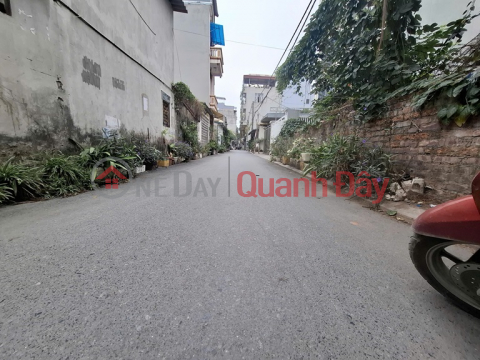 Land for sale in lane 97 Duc Giang 42m x 5m, car-safe, corner lot, beautiful square, only over 5 billion, negotiable. Contact 0936123469 _0