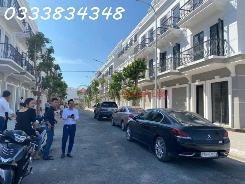 Chính chủ bán gấp shophouse 4 tầng, 75m2, sẵn sổ đỏ trao tay, cạnh Vincom Plaza Niêm yết bán