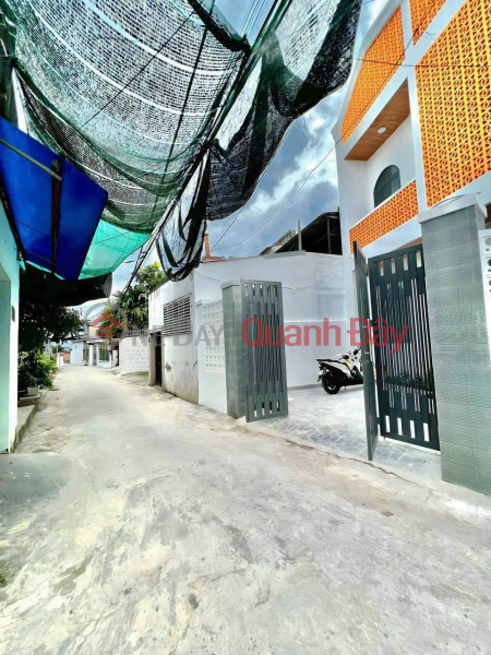 Property Search Vietnam | OneDay | Residential | Sales Listings, SUPER CHEAP, Selling beautiful house, car yard, car road, KP.9 Tan Phong, ONLY 3TỶ6