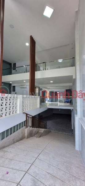 Tòa nhà mới 100% - Góc 2 MT đường Giải Phóng - 350m2 - gần sân bay, Việt Nam | Cho thuê đ 125 triệu/ tháng