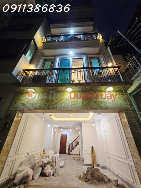 10M ra Mặt phố Dương Quảng Hàm, Ô tô vào nhà, Mới cứng, 50m 7T Thang máy Niêm yết bán