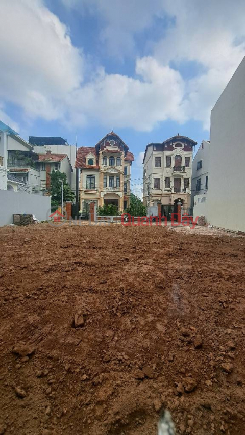 Land for sale in lane 268 Ngoc Thuy. 106m wide truck lane, investment price. _0