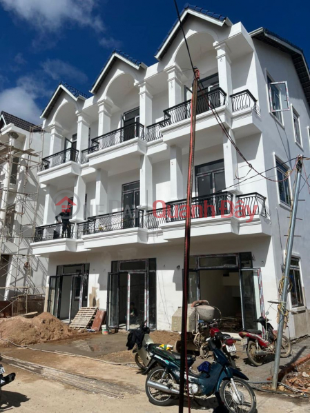 OWNER NEED TO SELL 2-FACE HOUSE WHICH IS COMPLETING IN P12 - DA LAT Sales Listings