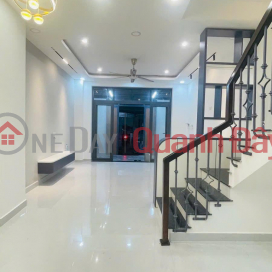House for sale in Phu My Ward, District 7, land area 70m2 (4.2m x 16.5m),price 5.1 billion VND. _0