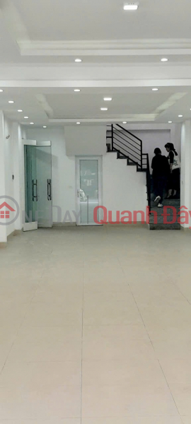 đ 89 Million/ month, House for rent at 37 Hang Giay, area 108m2 x 3 floors, next to Dong Xuan market, convenient for many types of business.