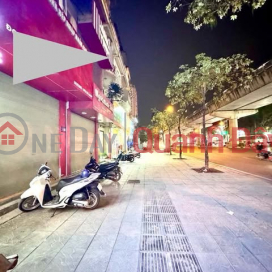 STREET FRONT - PEAK BUSINESS - 2 FRONTAGES - OPEN FRONT AND BACK! _0