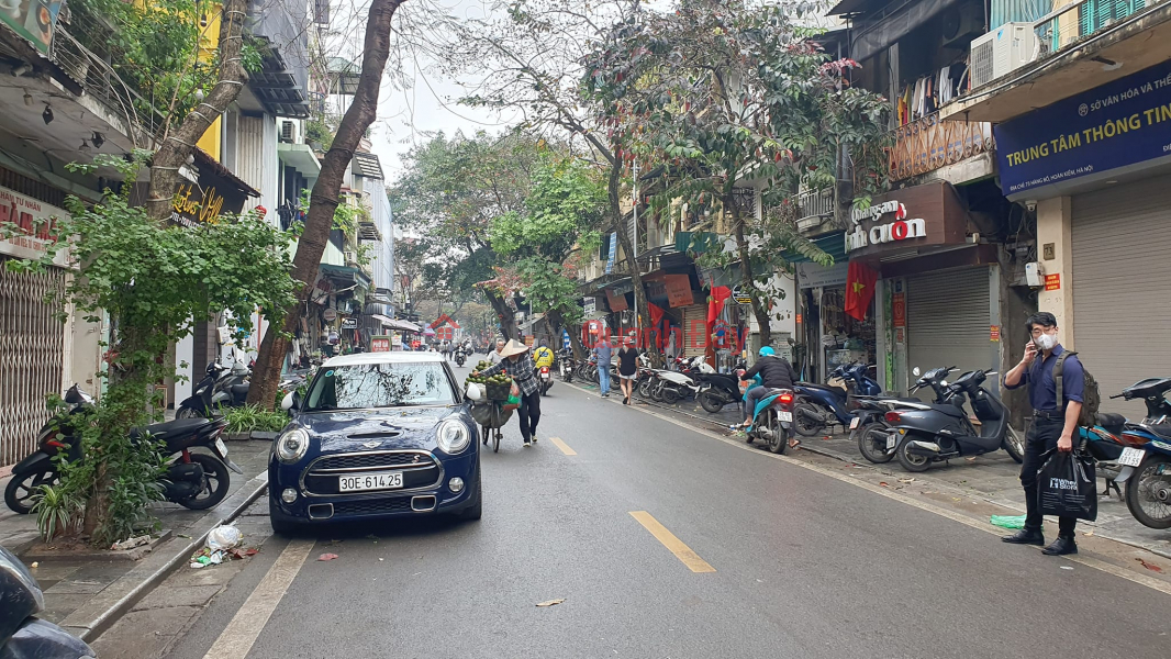 House for sale on Hang Ma street, 95m2, frontage 4.3m, price slightly 61.8 billion, sidewalk, car, top business Sales Listings