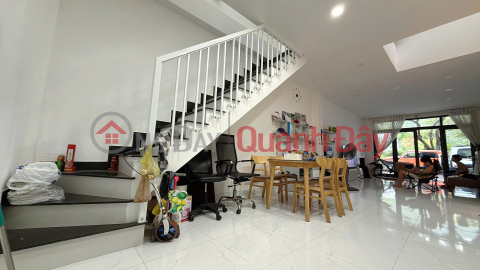 House for sale in a resettlement area, good location. Two-story house, 13m wide paved road. 5km from the train station. _0