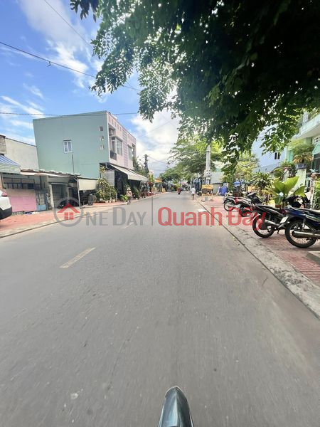 Land for sale with free 4th-level house, Hoang Van Thu frontage, Ngo May Quy Nhon ward, price 5 billion 200 million Sales Listings