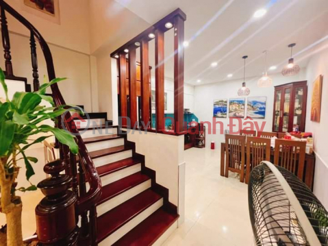 HOUSE FOR SALE IN TAY HO DISTRICT - VONG THI STREET Area: 51M2 5 FLOORS MT 4M 4 BEDROOM PRICE: 6.25 BILLION FUN FULLY FURNISHED FOR GUESTS TO LIVE IN _0