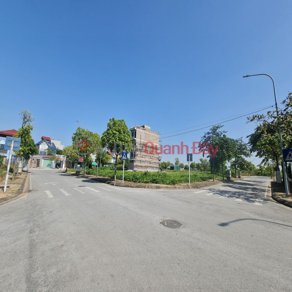 Corner plot of 80m2 for auction in Thuan An, wide main road, price slightly over 8 billion VND 0989894845 Sales Listings