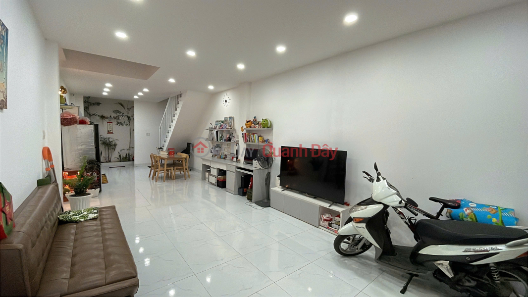 Bán nhà đúc 2 mê, đường nhựa 13m, nhà đẹp vào ở ngay. Cách ga Nha Trang 10p Niêm yết bán