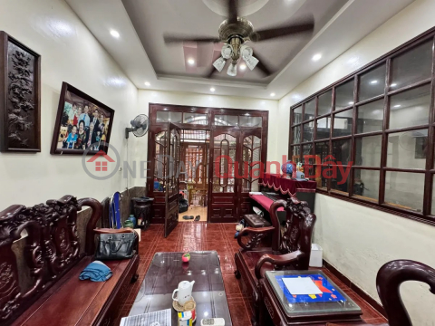 House for sale in Tran Quoc Hoan, Cau Giay, private car, business, clear alley, 3 open spaces, 80m2, 20 billion _0